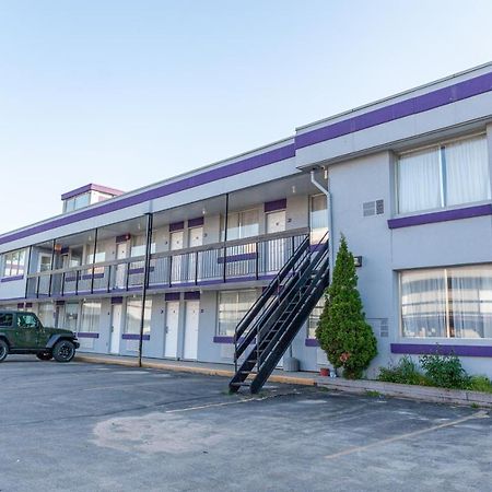 Knights Inn North Bay Bagian luar foto